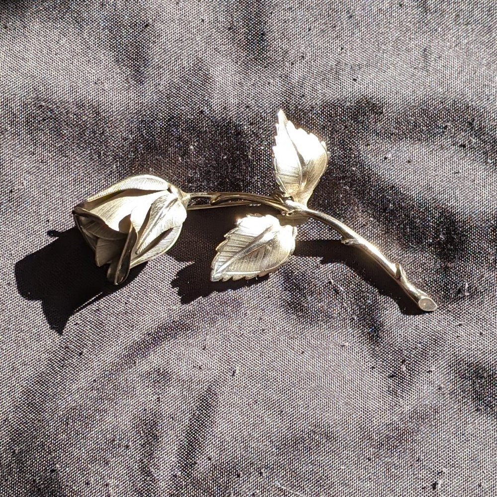 Vintage Rose Brooch Silver Gold Dress Pin Signed Giovanni Flower Costume Jewelry - Picture 4 of 7